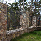obr.: Kamenný plot ze Sliveneckého mramoru